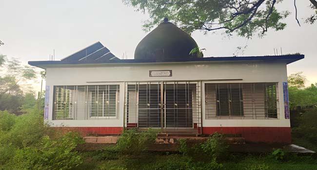 ৮ বছর ধরে তালাবদ্ধ ৩০ লাখ টাকা ব্যায়ে নির্মিত বাঁশতলা মসজিদ