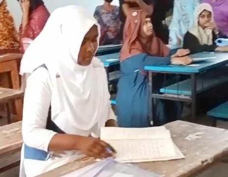 দশমিনায় বাবার লাশ বাড়িতে রেখে পরিক্ষার হলে মেয়ে