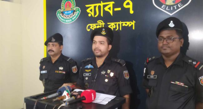 মিরসরাইয়ে অস্ত্র ও মালামালসহ ৪ ডাকাত গ্রেফতার