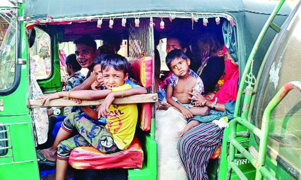 অবাধে ক্যাম্পের বাইরে যাচ্ছে রোহিঙ্গা নারী শিশু ও যুবকরা