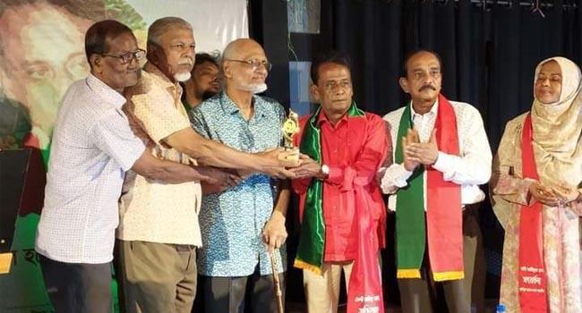 কবি জাহিদুল হককে সংবর্ধনা দিয়েছে ফেনী সাহিত্য সভা