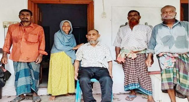 চৌগাছায় সেই নির্যাতিত বাবা হায়দার আলী অবশেষে ফিরলেন বাড়িতে