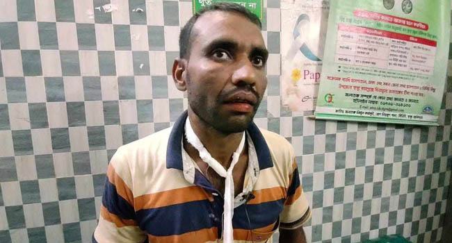 সুন্দরবনে মাছ শিকারের জন্য প্রবেশ, স্মার্ট বাহিনীর হাতে জেলে গুলিবিদ্ধ