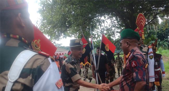 দর্শনা সীমান্ত চেকপোস্ট পরিদর্শন করলেন বিজিবি মহাপরিচালক