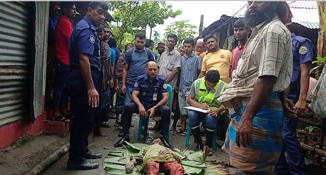 কাঠালিয়ায় খাল থেকে অজ্ঞাত পরিচয়ের এক নারীর লাশ উদ্ধার