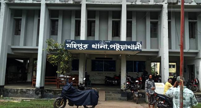 কুয়াকাটায় নির্মমভাবে ব্যবসায়ীর হাত-পায়ের রগ কেটে দিল সন্ত্রাসীরা