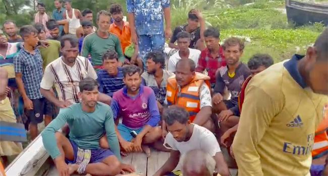৪ দিন সমুদ্রে ভাসার পর ডুবে যায় ট্রলার, ৯৯৯-এ কল করে উদ্ধার ২৯ জেলে