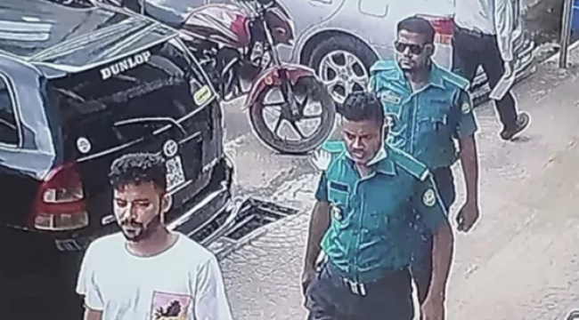 ব্যাংকে ঢুকে ২০ লাখ টাকা ছিনতাই, ২ পুলিশসহ গ্রেফতার ৫