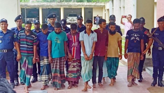 রাণীনগরে ডাকাতির ঘটনায় গ্রেফতার ৯