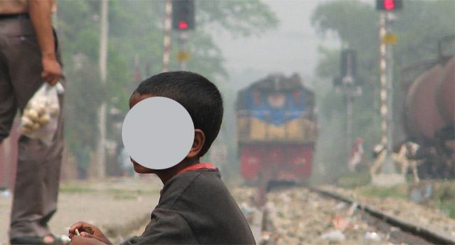 মহাখালীতে ট্রেনে কাটা পড়ে ৩ শিশুর মৃত্যু
