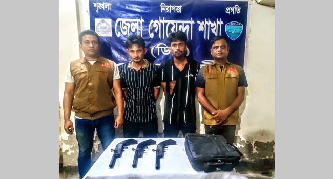 নোয়াখালীতে ওয়ানশুটার গানসহ ২ যুবক গ্রেফতার