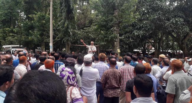 ২৩ দিন কর্মবিরতির পর ইবি কর্মকর্তাদের আন্দোলন স্থগিত