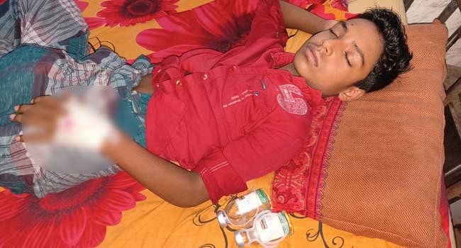 বেতাগীতে রোগীকে মেয়াদোত্তীর্ণ স্যালাইন পুশ করায় রোগীর অবনতি