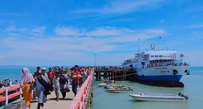 টেকনাফ-সেন্টমার্টিন নৌ-রুটে জাহাজ চলাচল শুরু