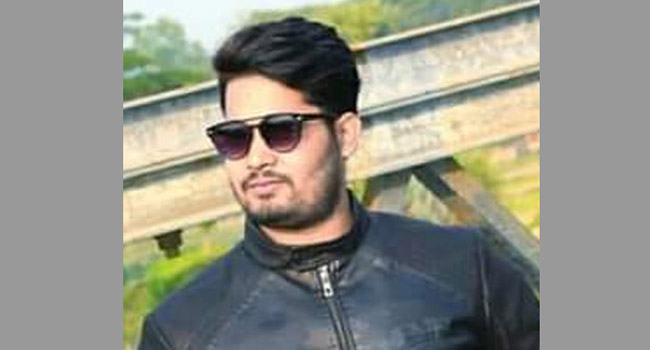 ফেনীতে যুবলীগ নেতাকে পুলিশে দিলেন নিজাম হাজারী