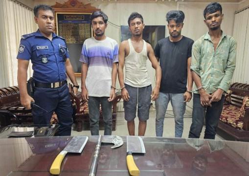 সোনারগাঁওয়ে দেশীয় অস্ত্রসহ ৪ ডাকাত গ্রেফতার