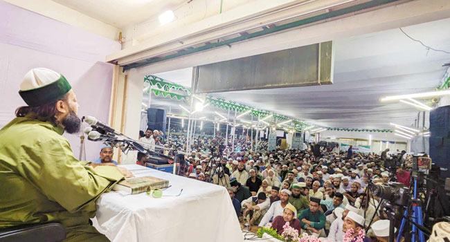 পাশ্চাত্য থেকে মুরুব্বি বানানো দেশের জন্য নিরাপদ না : জৈনপুরী পীর সাহেব
