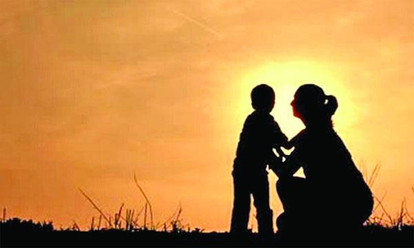 সব ছেড়ে চলে যাব থাকব মায়ের আঁচলে
