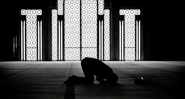 ইবাদত কবুলের পূর্বশর্ত হালাল উপার্জন