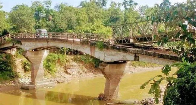 ধলাই সেতুতে ধস : কমলগঞ্জ-মৌলভীবাজার সড়কে যান চলাচল বন্ধ
