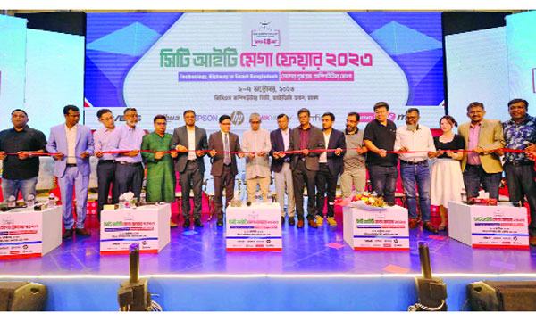 রাজধানীতে চলছে কম্পিউটার মেলা