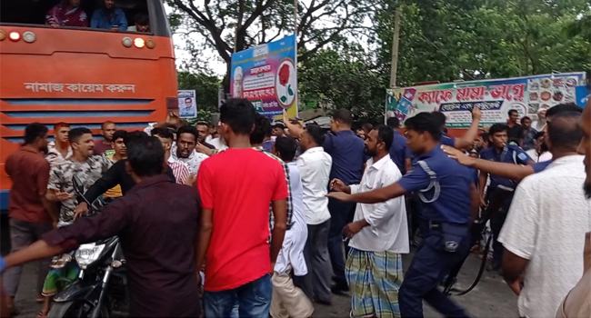 বিএনপির রোড মার্চে মুকসুদপুরে হামলার শিকার