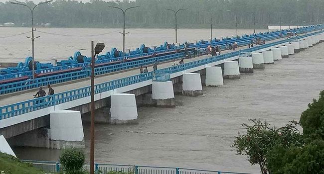 হুহু করে বৃদ্ধি পাচ্ছে তিস্তার পানি, এলাকায় মাইকিং