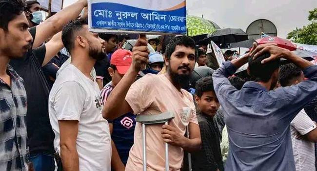 ক্রাচে ভর করে বিএনপির রোডমার্চে যুবদল কর্মী নাজিম