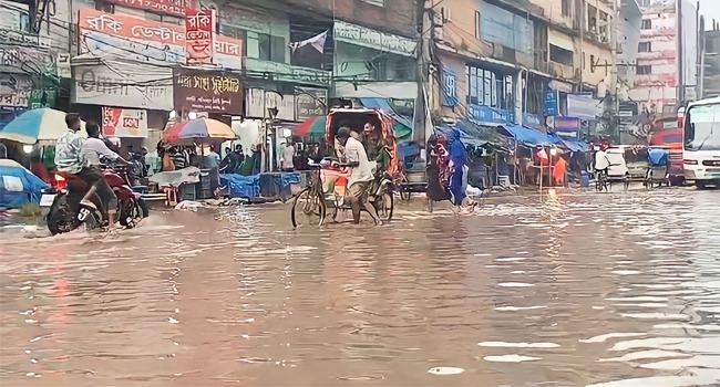 বৃষ্টিতে ডুবেছে বাইপাইল-আব্দুল্লাহপুর সড়ক, সীমাহীন দুর্ভোগ