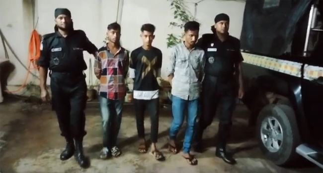 ট্রাকের তেলের টাংকি থেকে ১ লাখ ১৪ হাজার পিস ইয়াবা উদ্ধার, আটক ৩