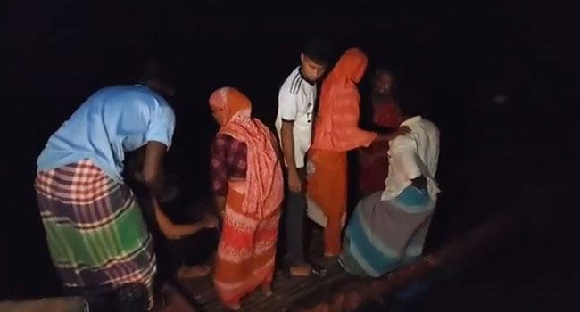 মেঘনায় ট্রলারডুবি : নিখোঁজ মায়ের লাশ উদ্ধার, খোঁজ মেলেনি ২ মেয়েসহ ৫ জনের