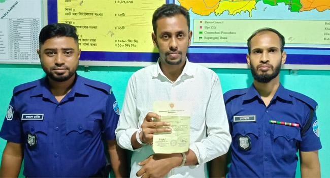 নোয়াখালীতে পুলিশ ক্লিয়ারেন্স জালিয়াতি চক্রের সদস্য গ্রেফতার