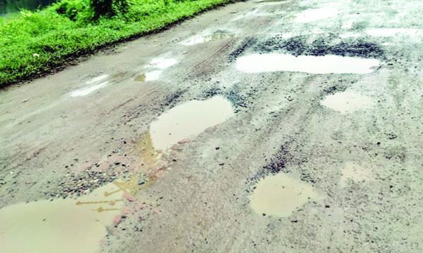 জোড়াতালির সংস্কার এক পশলা বৃষ্টিতে শেষ