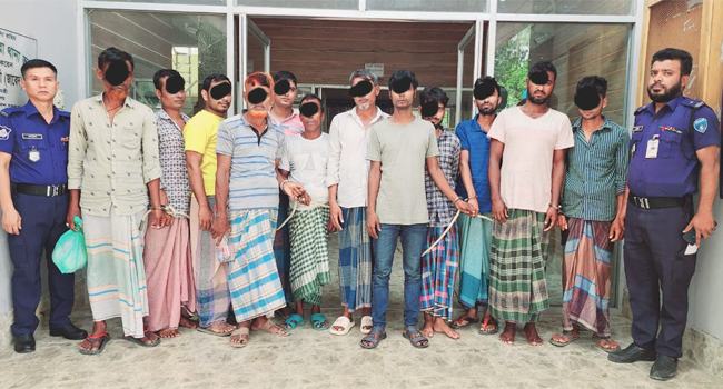 আনোয়ারায় গ্রেফতার ১১ জুয়াড়িকে আদালতে চালান