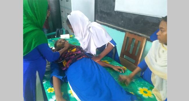 রাঙ্গাবালী‌তে স্কু‌লে বজ্রপাত, আহত ১৪