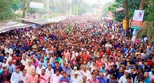 বিএনপি নেতার সাজার প্রতিবাদে নোয়াখালীতে বিশাল প্রতিবাদ সমাবেশ
