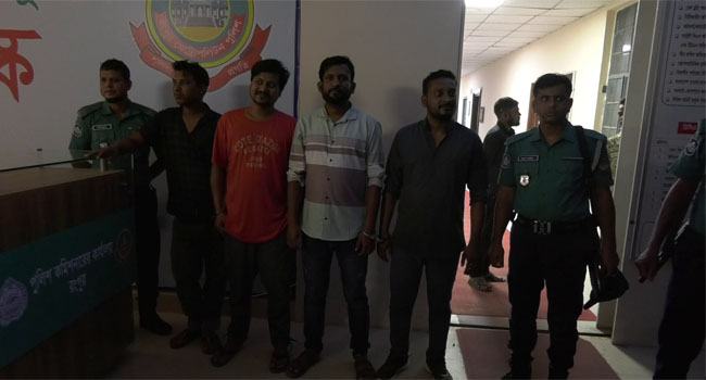 রংপুরে পুলিশের তালিকাভূক্ত শীর্ষ সন্ত্রাসী মেরিল সুমন, ব্লাক রুবেলসহ গ্রেফতার ৫
