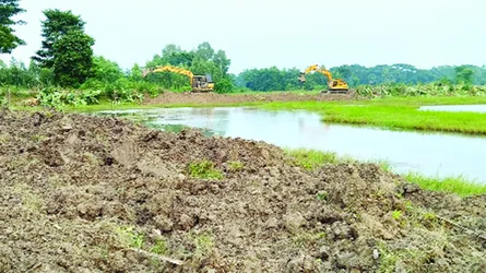 রামপঞ্জে ১৬ একর জমি দখল করে যুবলীগ নেতার মাছের ঘের