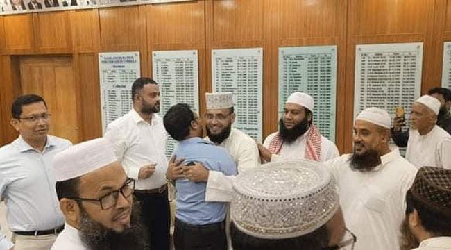 ইমামতিতে ফিরেছেন কুমিল্লার সেই ইমাম, ইউএনওর দুঃখ প্রকাশ