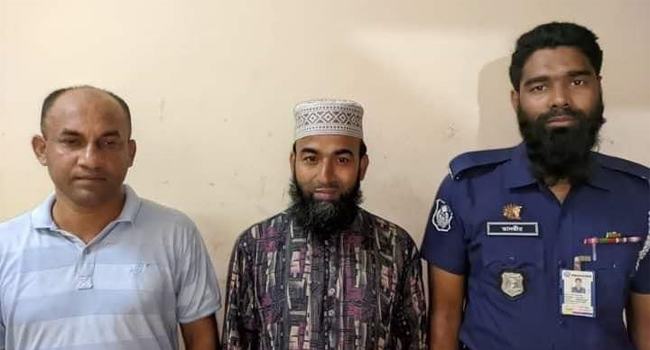 নোয়াখালীতে জামায়াত নেতা ও ইউপি চেয়ারম্যান গ্রেফতার