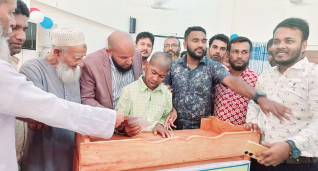 পাথরঘাটায় আর্তমানবতার সেবায় প্রাজক ফাউন্ডেশনের উদ্বোধন