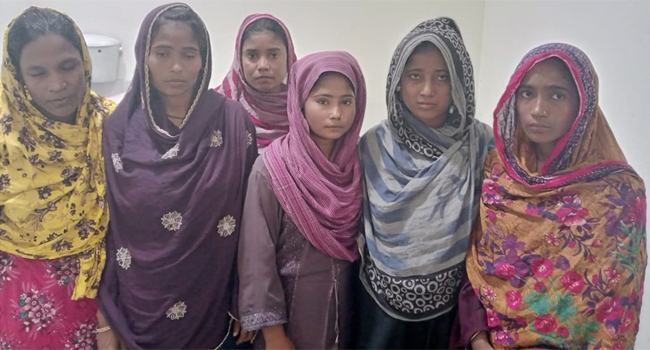 গোবিন্দগঞ্জে ৬ নারী ছিনতাইকারী গ্রেফতার
