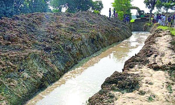 রক্ষা পেল ৫০০ বাড়ি ও ৮০০ হেক্টর জমির ধান