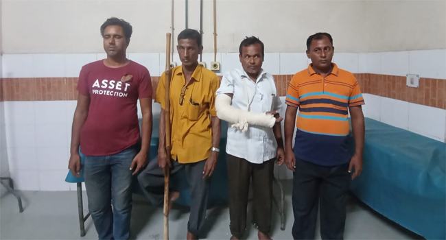 চুয়াডাঙ্গায় ৪ ইউপি সদস্যকে পেটালেন চেয়ারম্যান