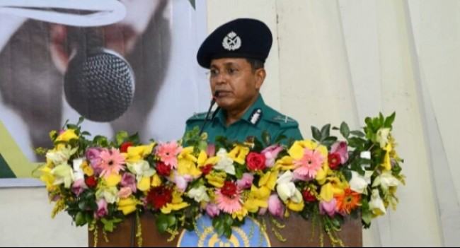 জনগণ যেন গুজবে বিভ্রান্ত না হয়, সে বিষয়ে সতর্ক থাকুন : ডিএমপি কমিশনার
