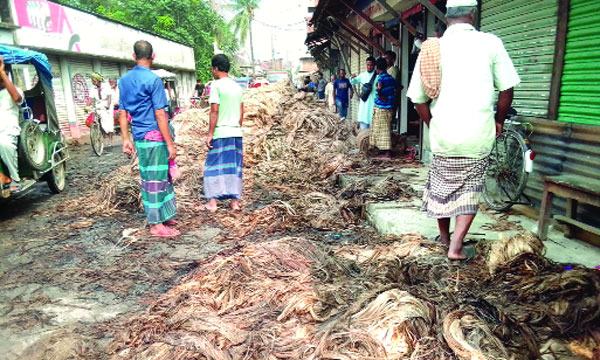 গোয়ালন্দে গুদামে আগুন : অর্ধকোটি টাকার পাট পুড়ে ছাই