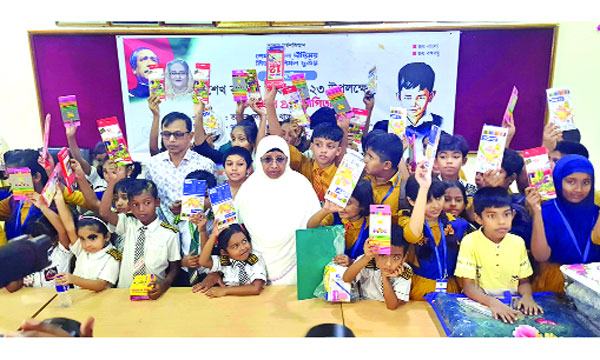 শেখ রাসেলের প্রতিকৃতিতে গাসিক মেয়রের শ্রদ্ধা