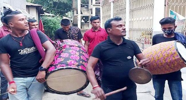 কটিয়াদীতে ৫০০ বছরের ঐতিহ্যবাহী ঢাক-ঢোলের হাট