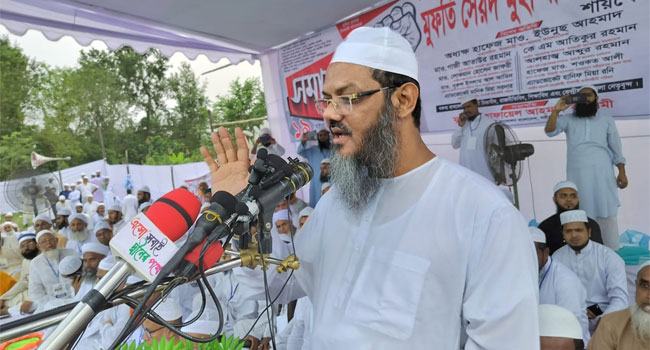 দেশকে সংঘাতের দিকে ঠেলে না দিয়ে ক্ষমতা ছেড়ে দিন : মুফতি ফয়জুল করিম