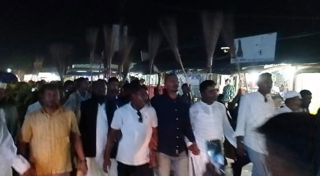 নোয়াখালীতে ৩ ইউনিয়নে যুবলীগের পদবঞ্চিত নেতাকর্মীদের ঝাড়ু মিছিল